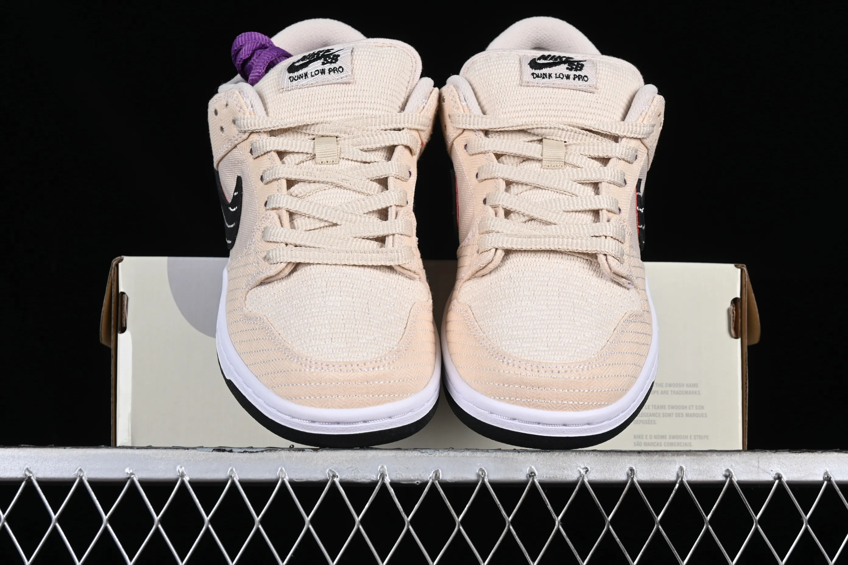 All Categories Nk SB Dunk Series Nk SB Dunk Low Low-top sneakers Albino & Preto x Nk SB Dunk Low joint model TearTear SB low-top casual sneakers FD2627-200